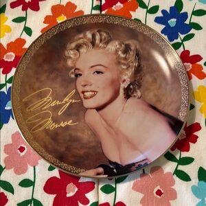 The Bradford Exchange Marilyn Monroe Art Plate - Gold and Brown